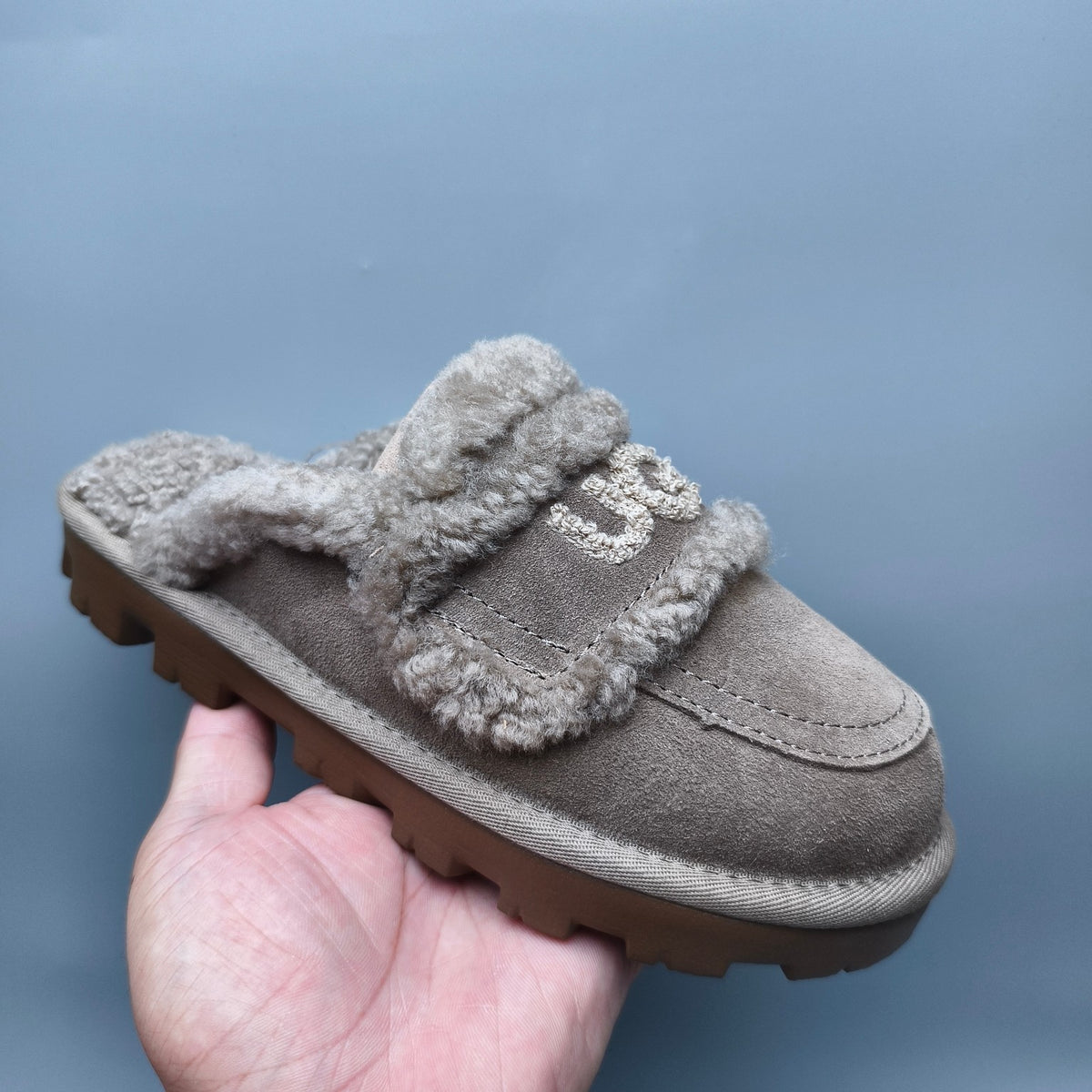 1206 Fluffy Big Logo Casual Slippers – Antelope Brown (In Stock)