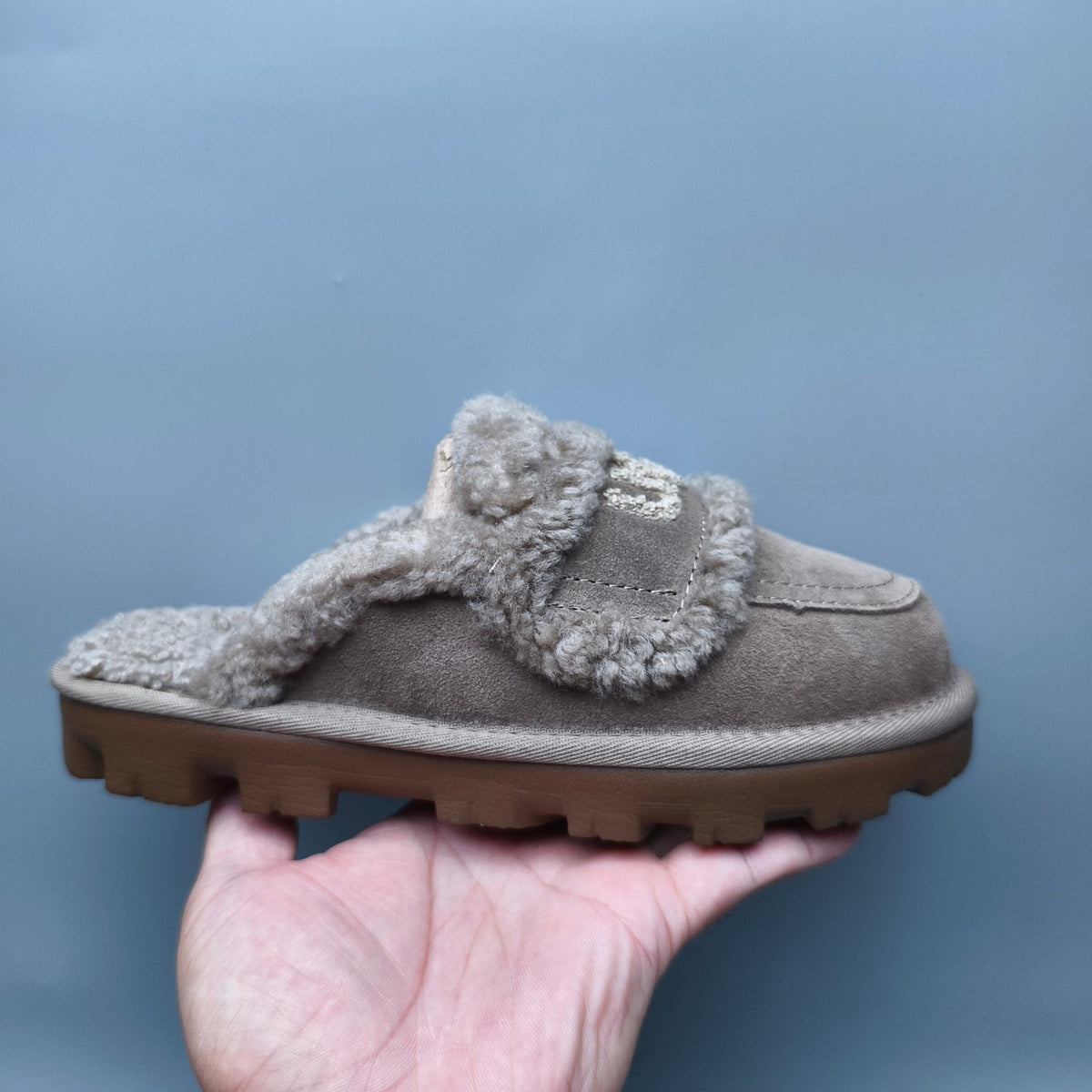 1206 Fluffy Big Logo Casual Slippers – Antelope Brown (In Stock)
